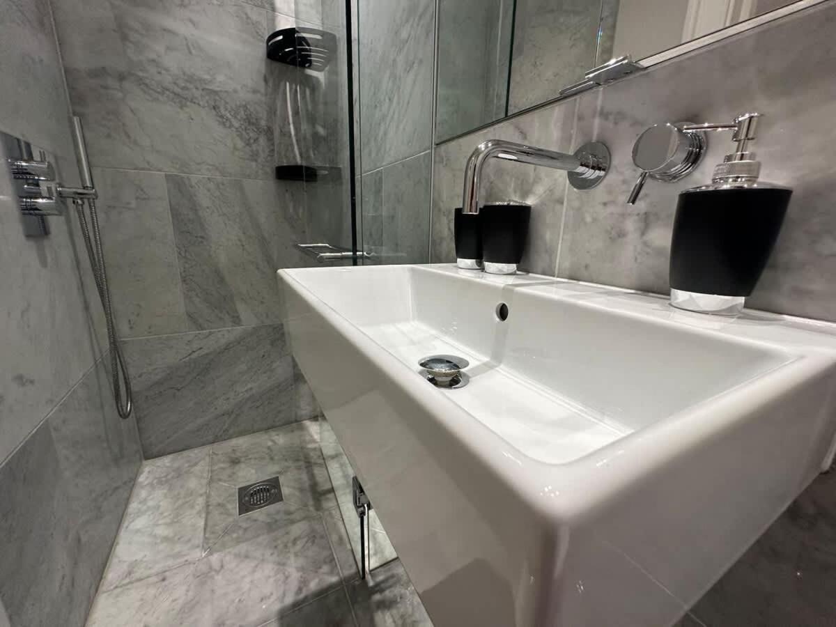Sg, Chic Covent Garden Apartment Лондон Экстерьер фото