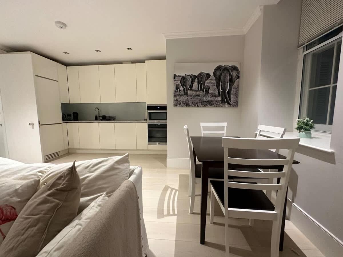 Sg, Chic Covent Garden Apartment Лондон Экстерьер фото